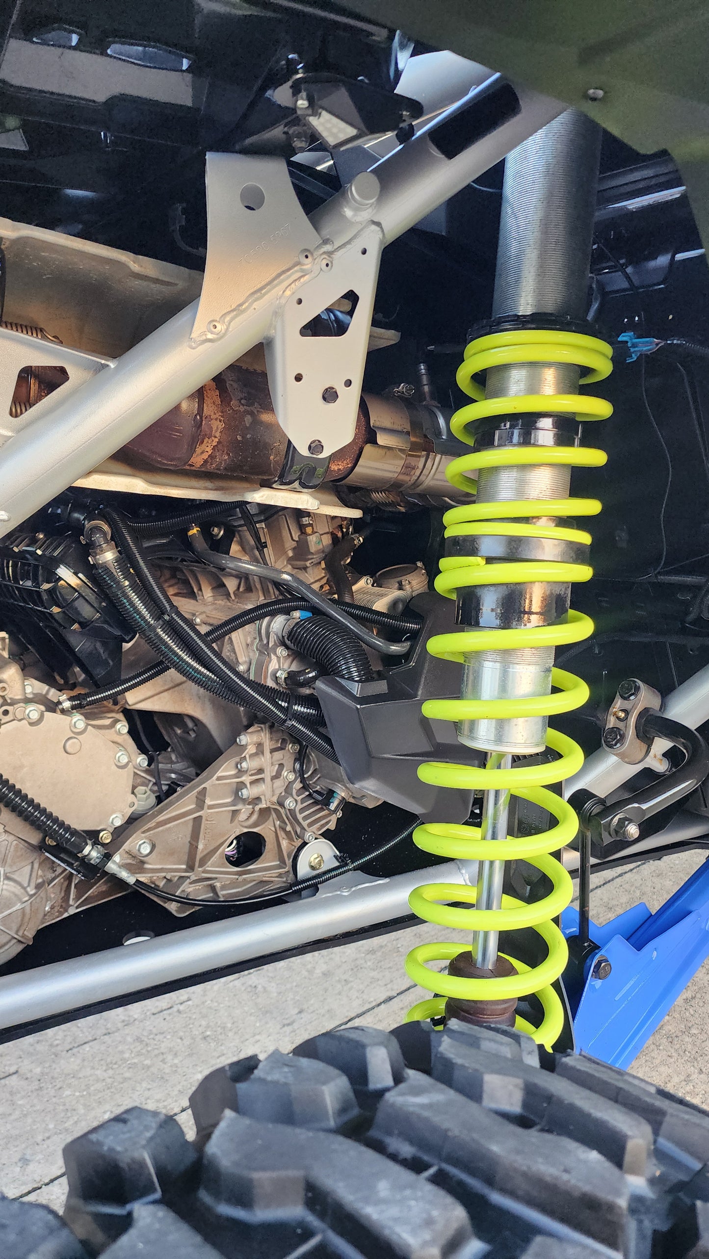 Rock light bracket mounts by piece