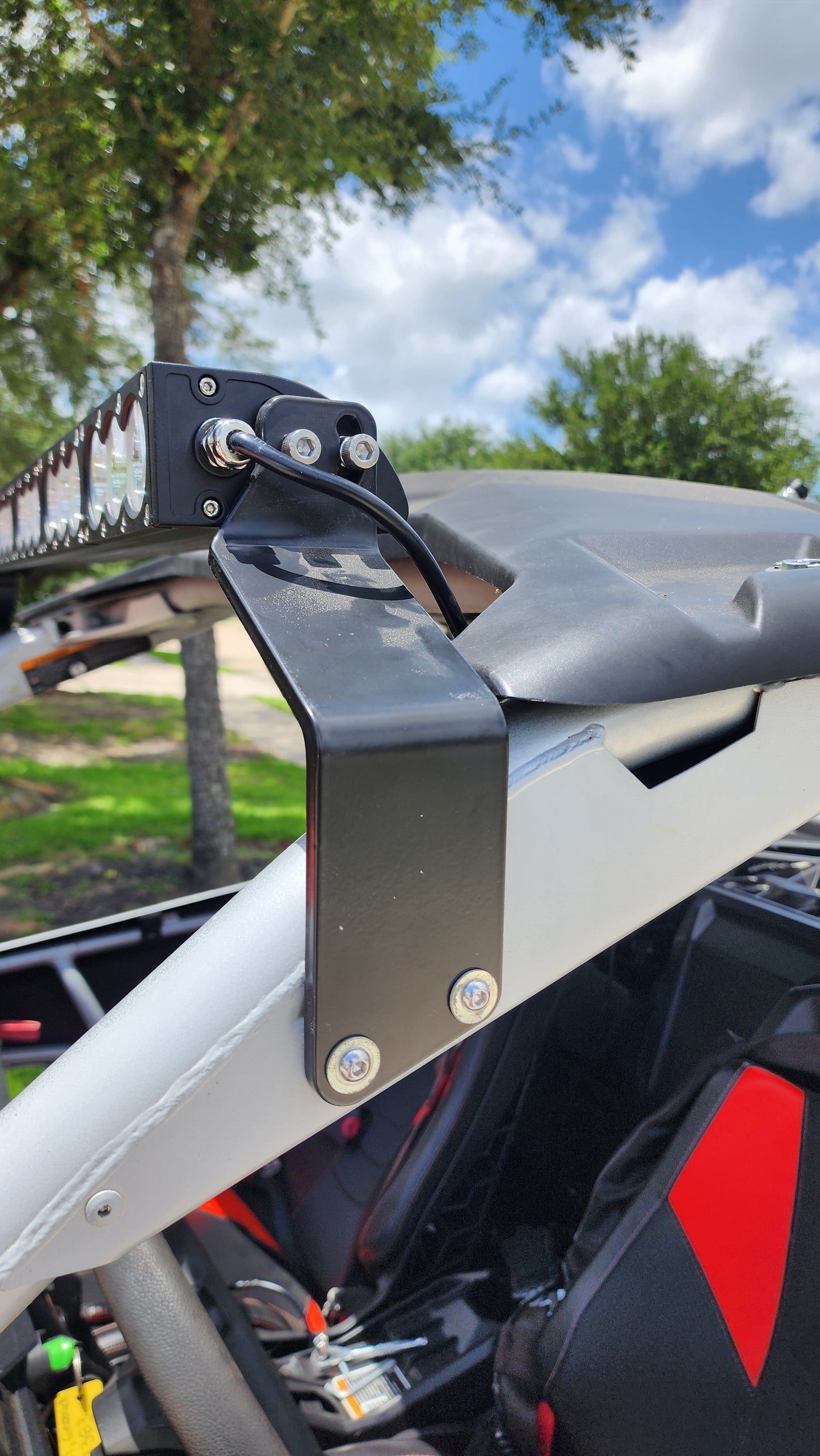 Bracket mounts for Can-Am Maverick X3 ICONIK VORTEX 43" 240W LED Light Bar