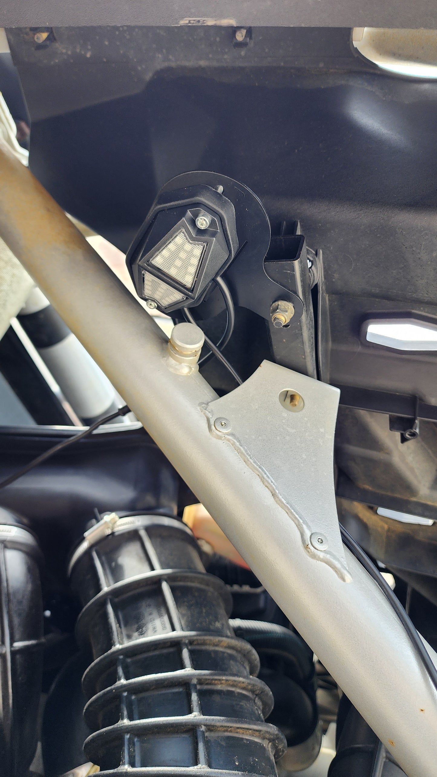 Rock light bracket mounts by piece