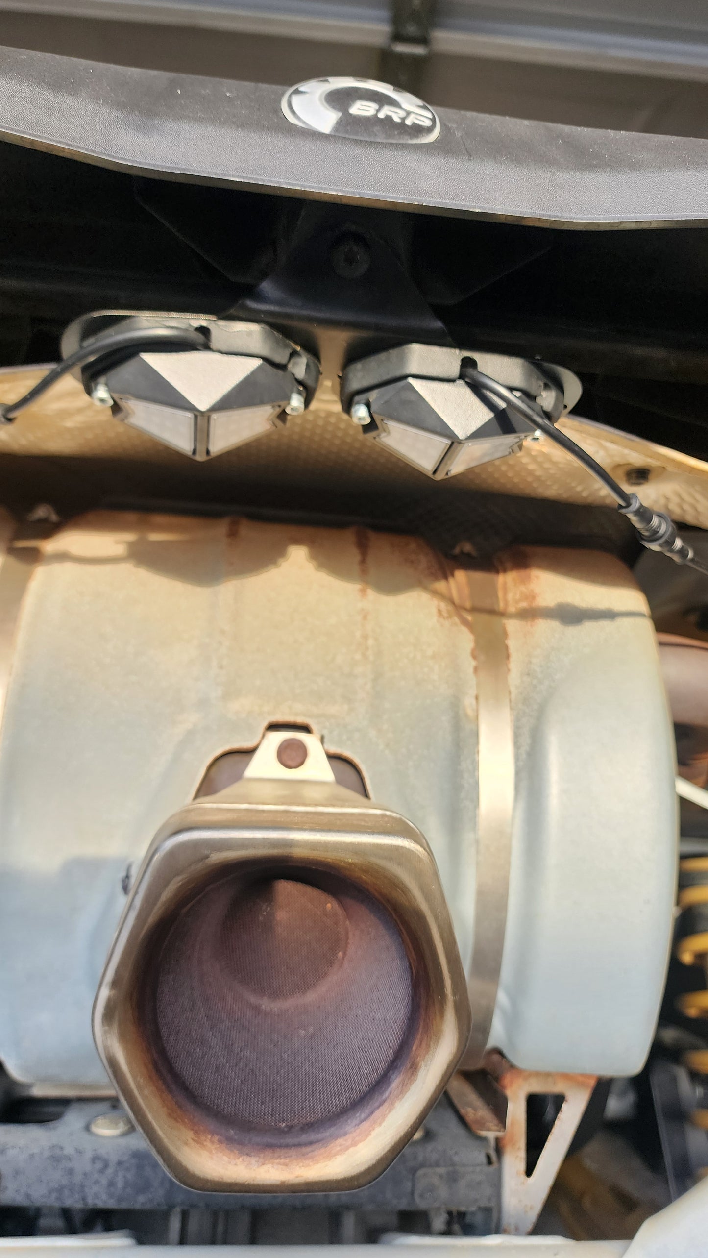 Rock light bracket mounts by piece