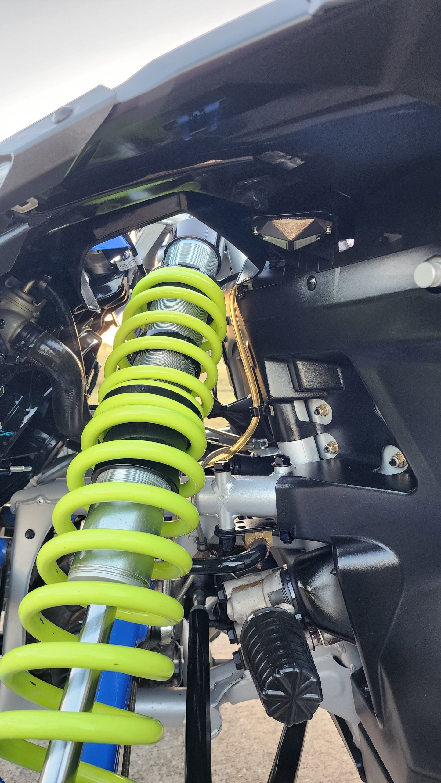 Rock light bracket mounts by piece