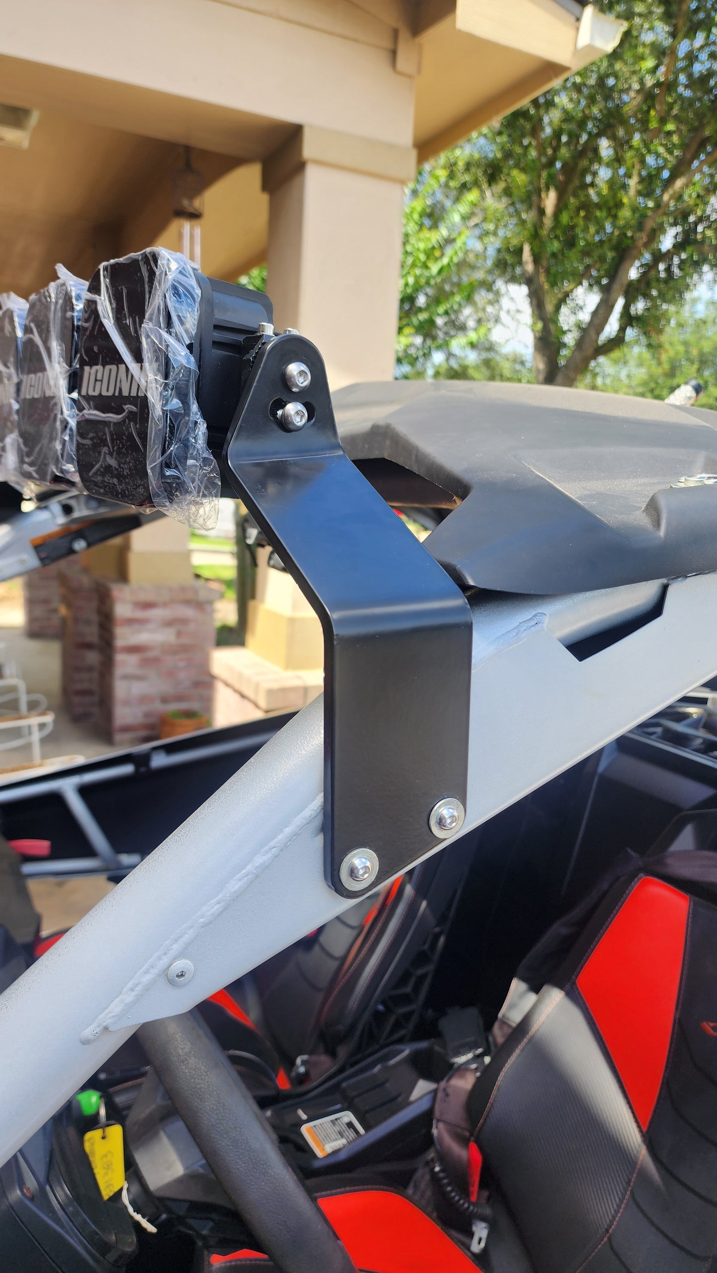 Bracket mounts for Can-Am Maverick X3 43" ICONIK REFLEX LINKABLE 43" 320W LED Light Bar