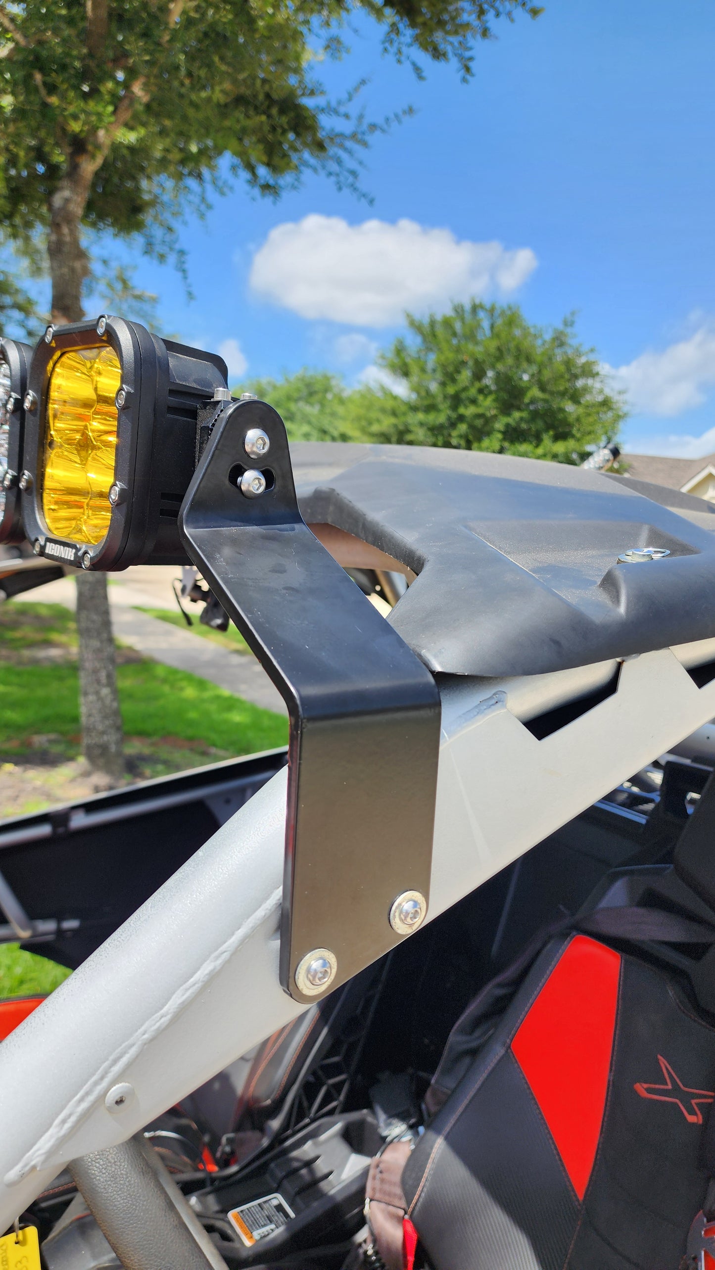 Bracket mounts for Can-Am Maverick X3 43" ICONIK REFLEX LINKABLE 43" 320W LED Light Bar