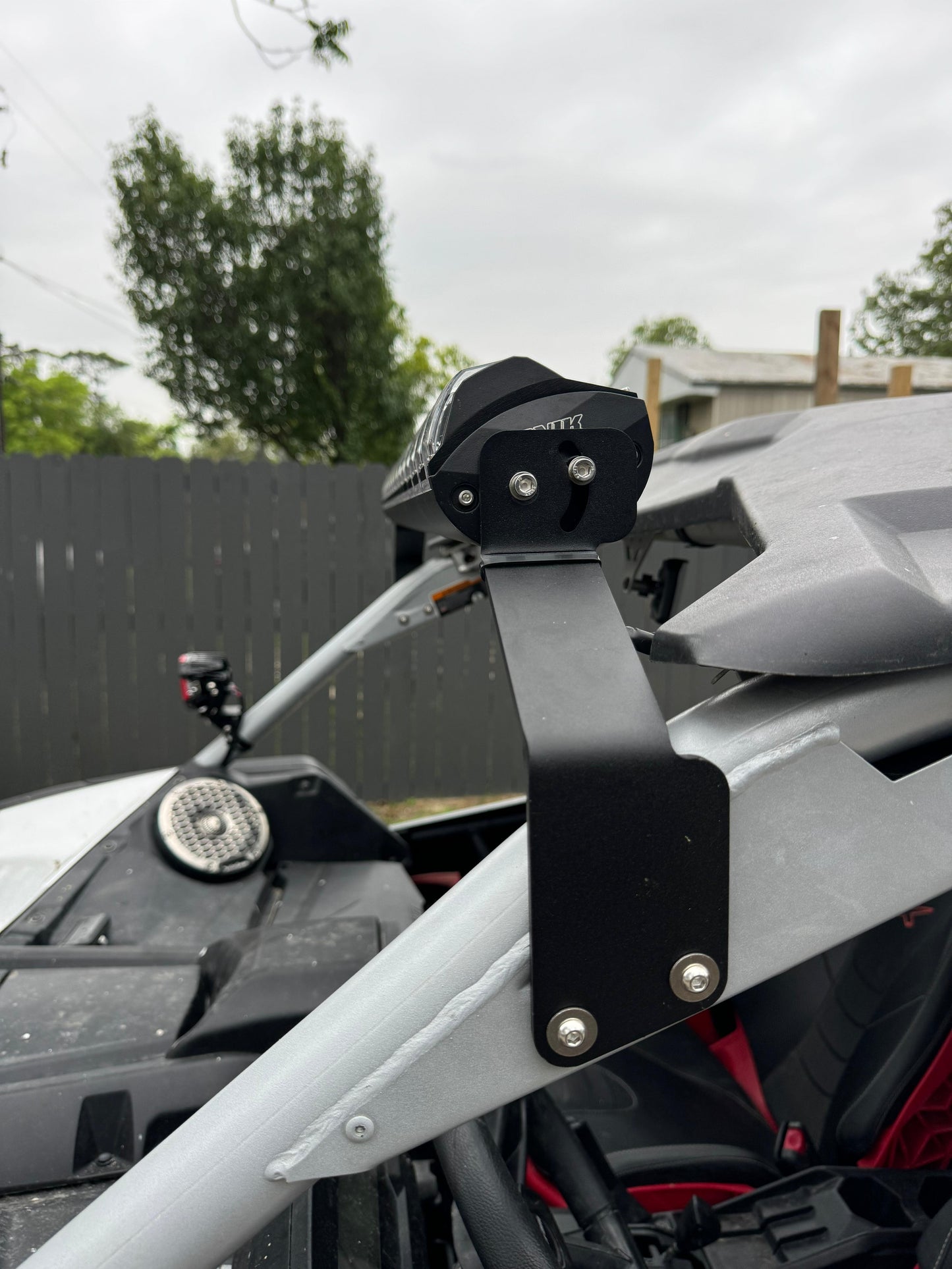 Bracket mounts for 2017+ Can-Am Maverick X3 ICONIK SPECTRA 42" 520W LED Light Bar