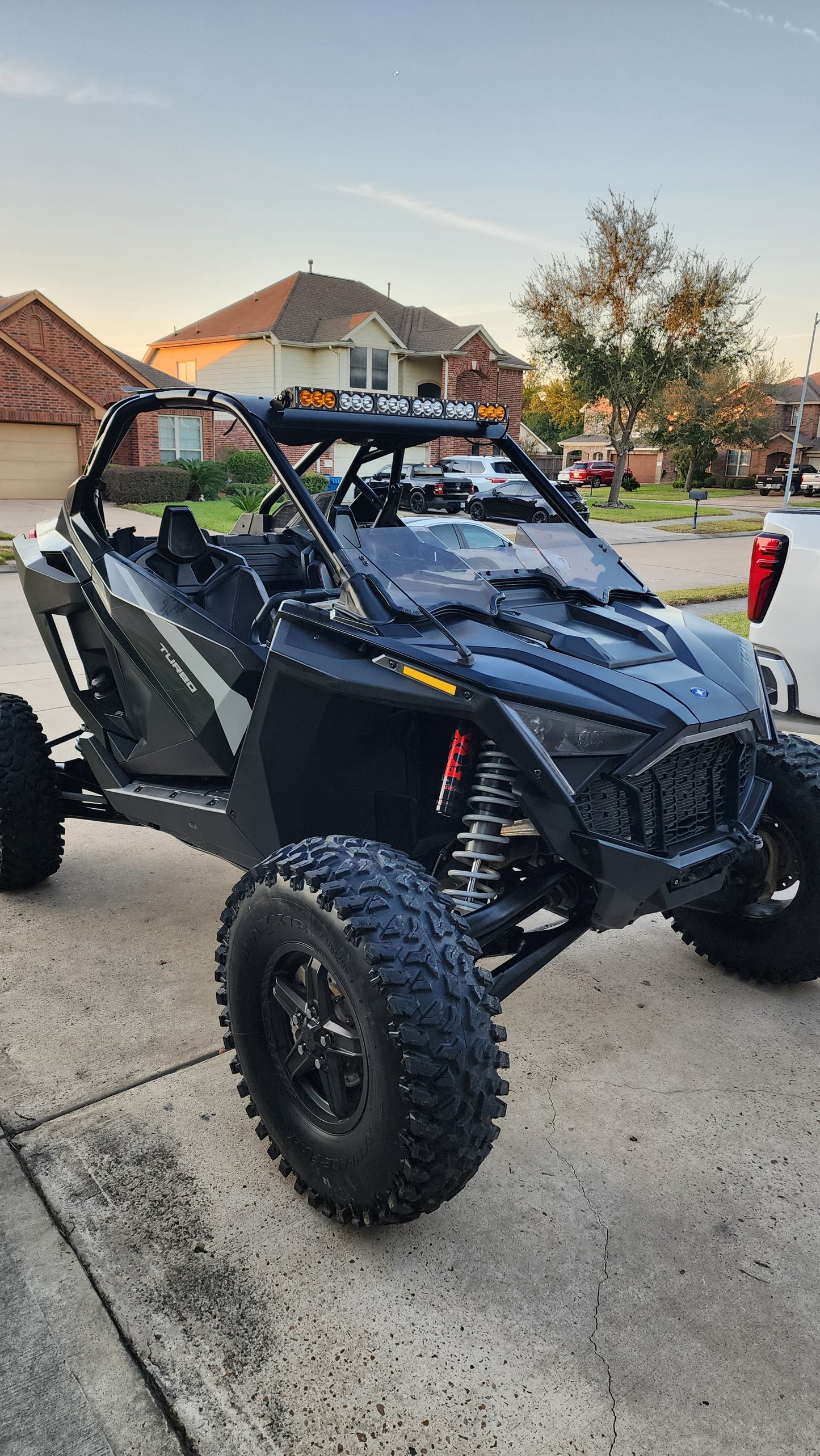 Bracket mounts for Polaris RZR Pro XP 2020-2026 and RZR Turbo R 2022-2024 ICONIK VORTEX 32" 180W LED Light Bar